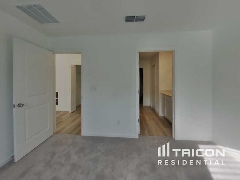 Building Photo - 10746 Lishwood Wy