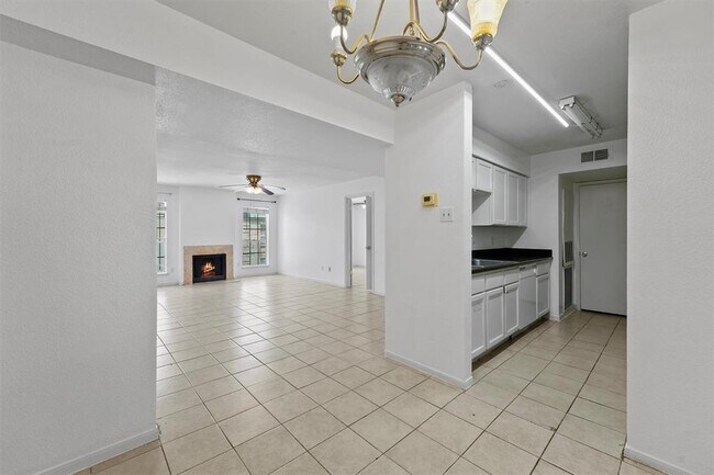 Building Photo - 6606 De Moss Dr