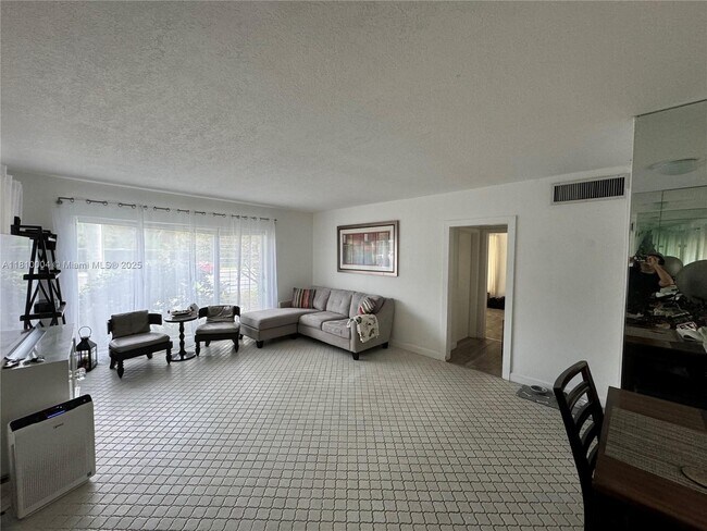 Building Photo - 286 Bal Bay Dr