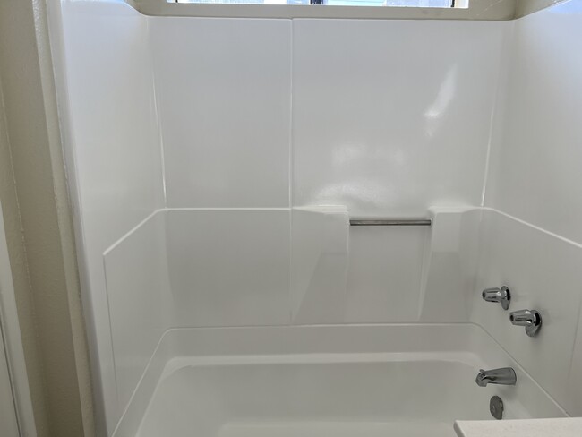 Reglazed tin and shower - 10026 Laurel Canyon Blvd