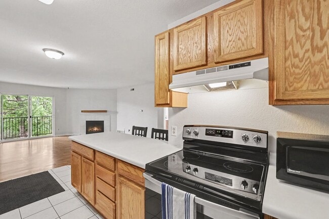Building Photo - 13085 W Cedar Dr