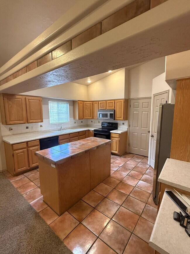 Building Photo - 1569 Tamarisk Dr