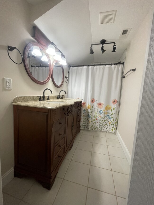 Building Photo - 101 Honeycutt Dr