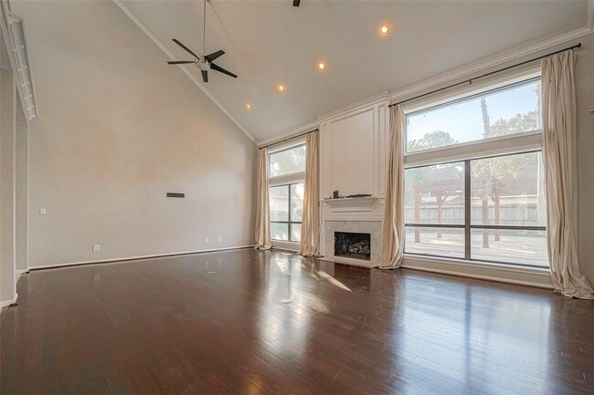 Building Photo - 15714 Sylvan Lake Dr