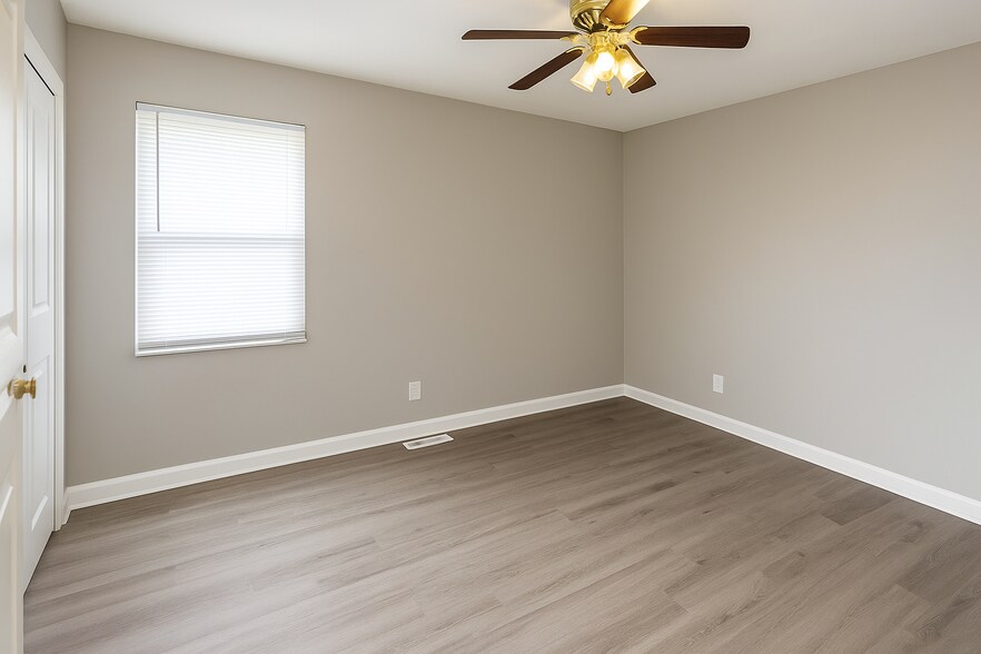 Building Photo - 1504 Ensign Dr