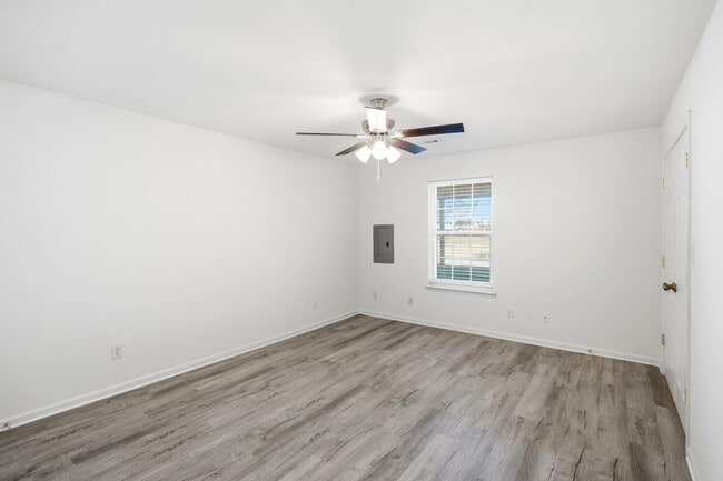 Building Photo - 1709 Juniper Dr