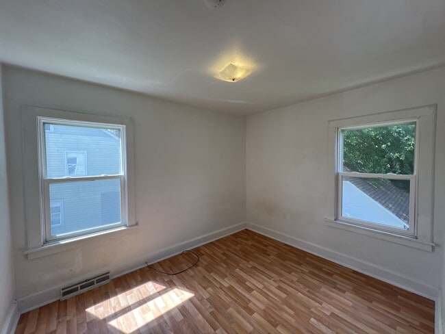 Building Photo - 3406 Victory Ave