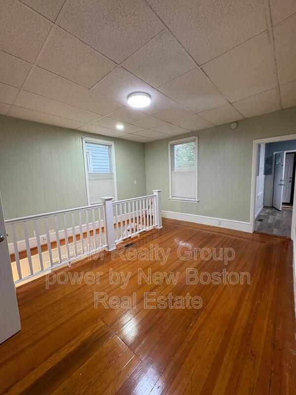 Building Photo - 144 Bloomingdale St