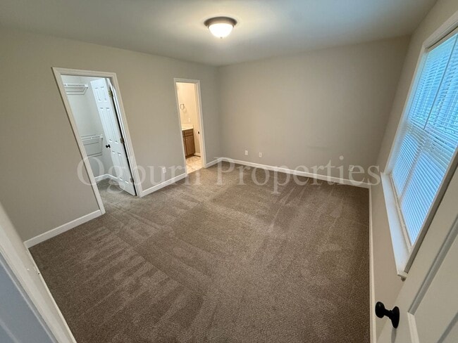 Building Photo - 1679 Thompson Dr