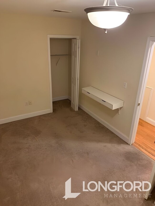 Building Photo - Spacious 2 Bed English Basement!  APPLY TO...