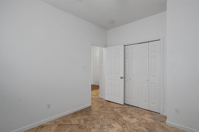 Building Photo - 204 Mallard Cove