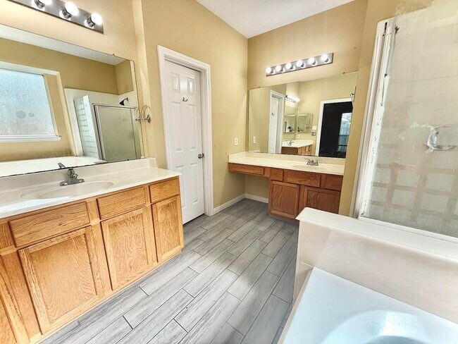 Building Photo - 17006 Maricella Cir