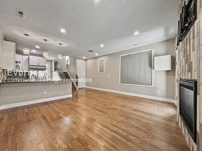 Building Photo - 1225 Perry St