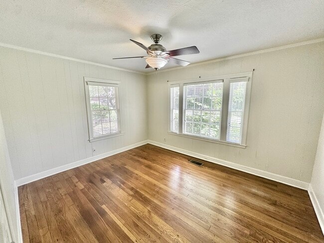 Building Photo - 163 S Fenwick Rd