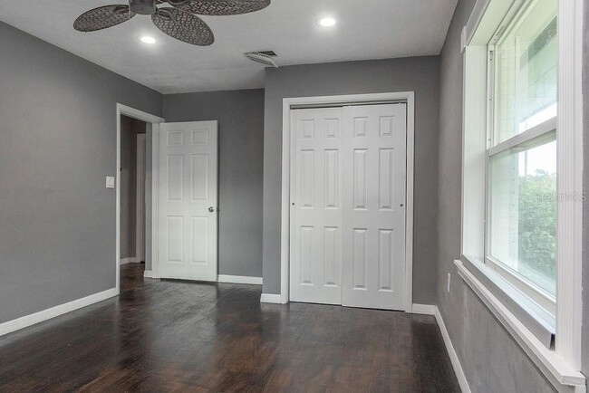 Building Photo - 1404 N Garfield Ave