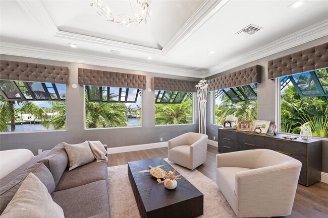 Building Photo - 2307 N Riverside Dr