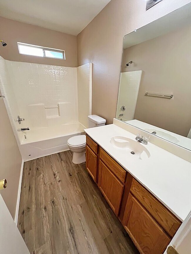 Building Photo - Great 3 Bdrm 2 Bath Home in North Denton Tx