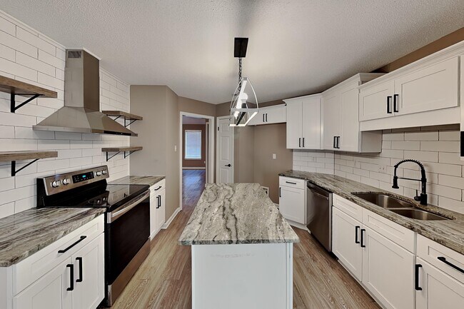 Building Photo - 8070 Ellis Rd