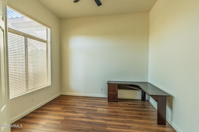 Building Photo - 17941 W Cheryl Dr