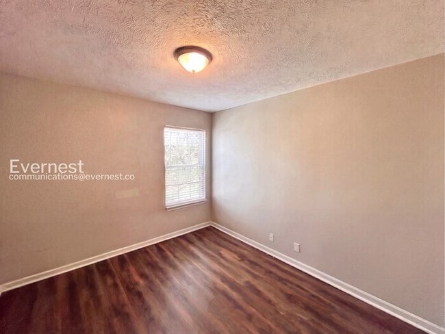 Building Photo - 2836 Roscommon Dr