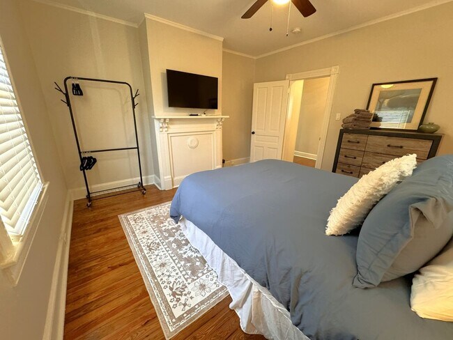 Building Photo - 3 Bedroom/1 Bath Home