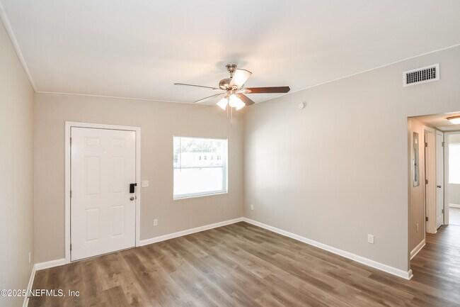 Building Photo - 10560 Citrus Ln