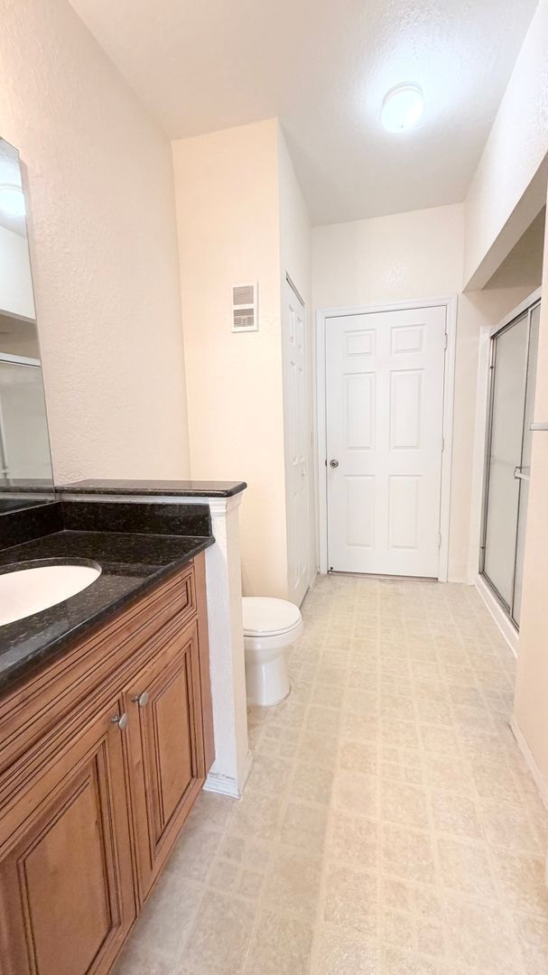Building Photo - 832 Camargo Way