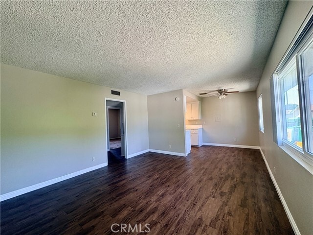 Building Photo - 1452 3rd St