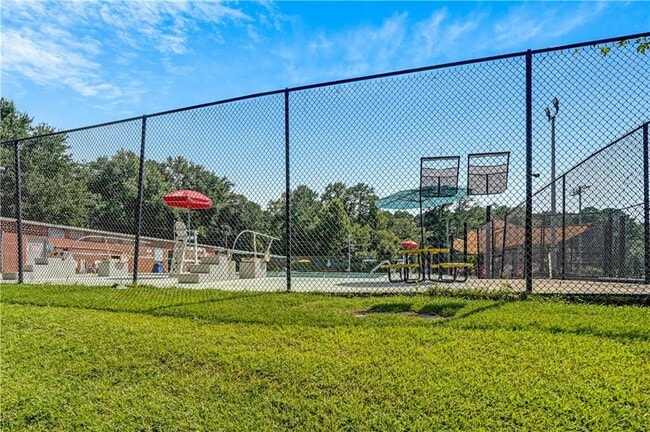 Building Photo - 2127 Desmond Dr