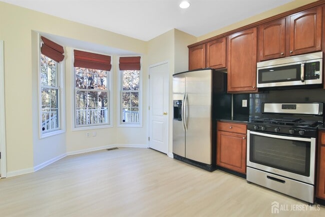 Building Photo - 4 Timber Grove Ct