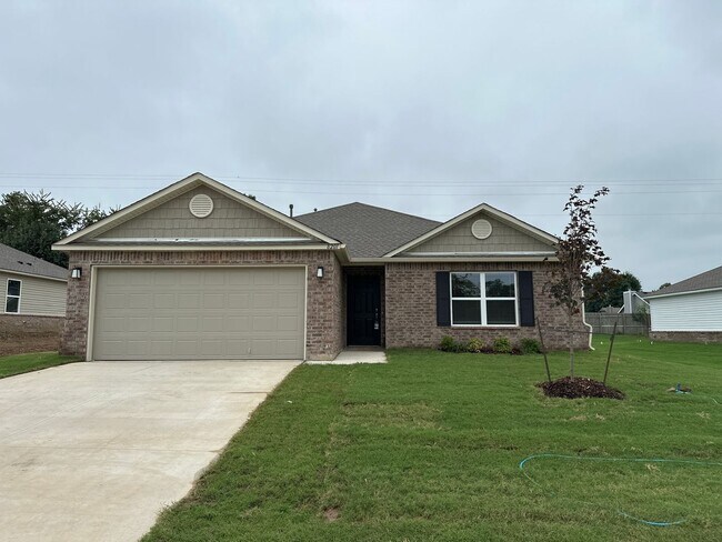Building Photo - Pre-Leasing Now! Charming Three Bed | Two Bath Home in Broken Arrow