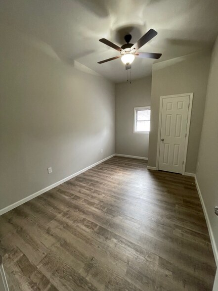Building Photo - 1359 LA-20