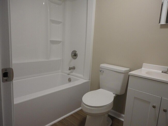 Building Photo - 137 W Barbee St