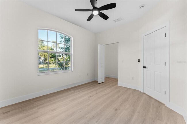 Building Photo - 2503 Dumont Ln