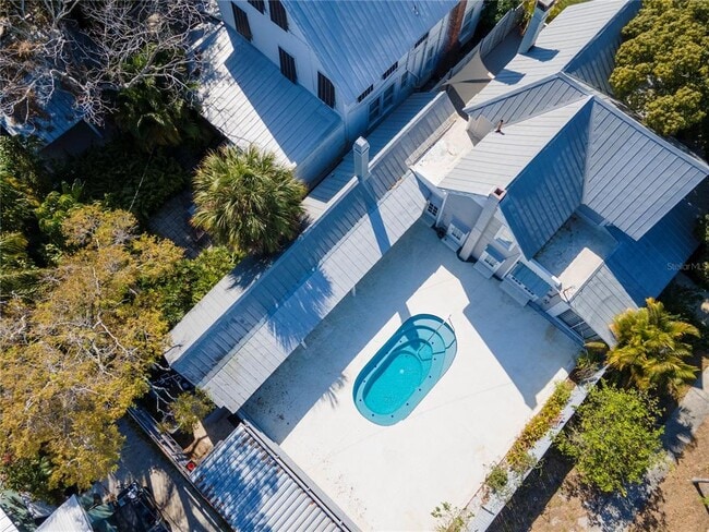 Building Photo - 835 Victoria Dr