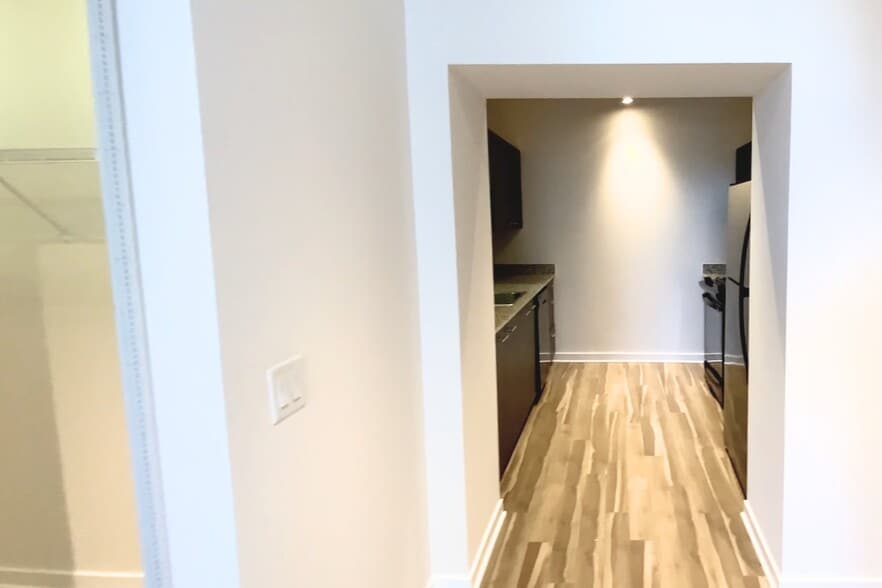 Building Photo - 170 W Chicago Ave