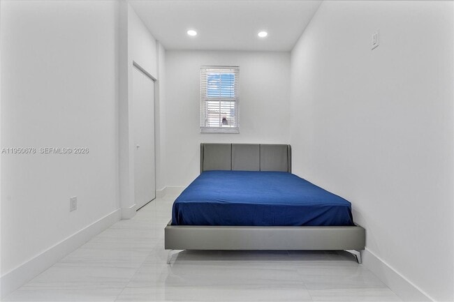 Building Photo - 21301 NE 38th Ave