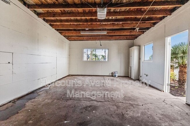 Building Photo - 915 Civic Center Dr