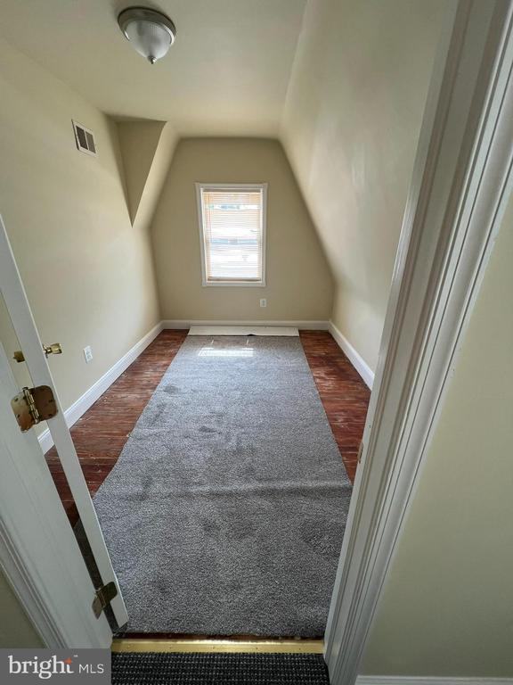 Building Photo - 42 Holland Ave