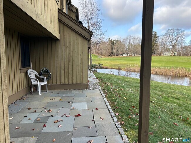 Building Photo - 419 Heritage Vlg