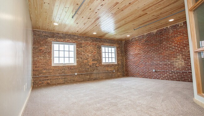 Building Photo - 80 W Water St