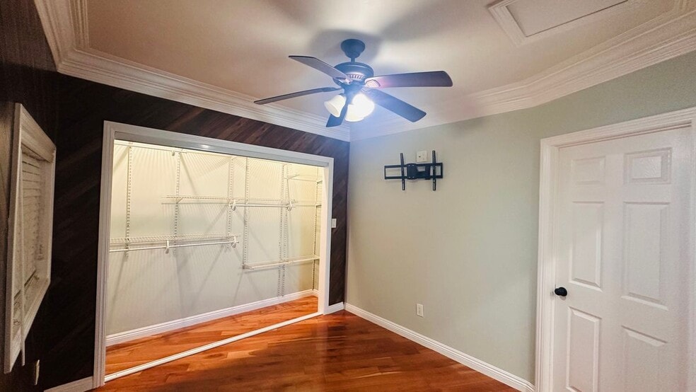 Building Photo - 1255 E 88th Pl