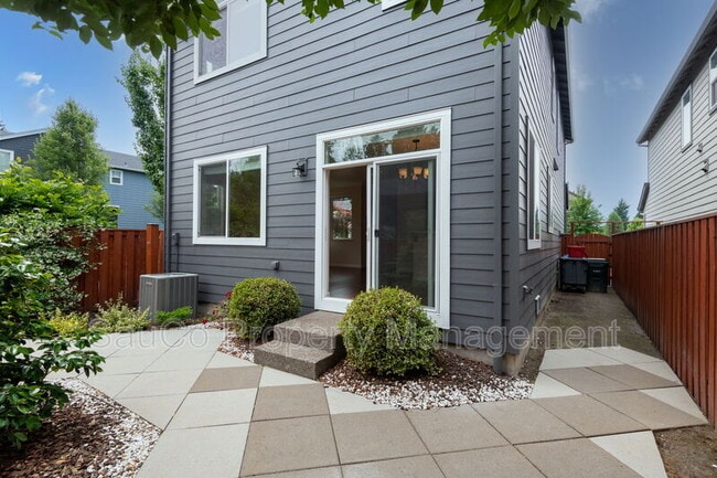 Building Photo - 292 NE 66th Ave