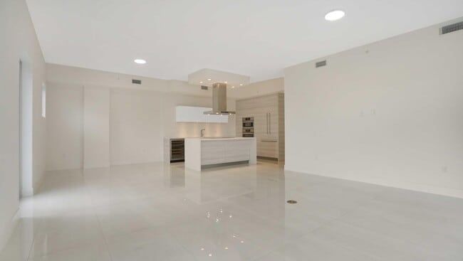 Building Photo - 155 E Boca Raton Rd
