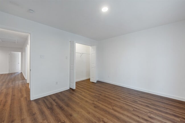 Building Photo - 11703 N Perry Ave