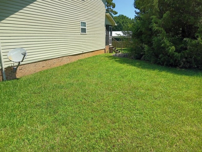 Building Photo - 2 Bedroom / 2 Bath Duplex Gray, TN 37615