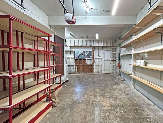 Building Photo - 505 Empress Ave