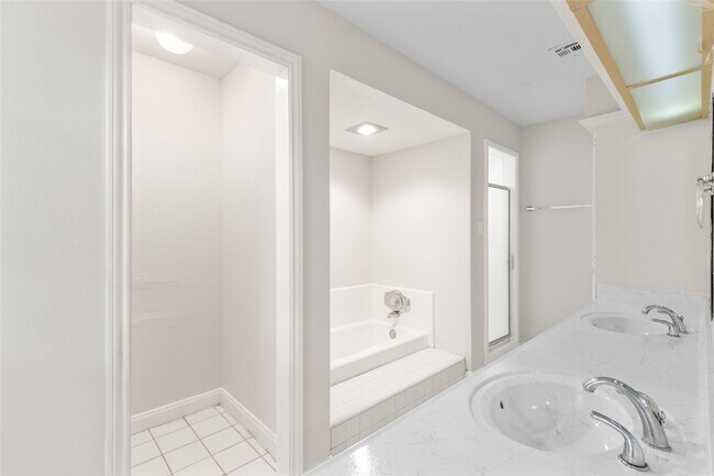 Building Photo - 14714 Ridgechase Ln
