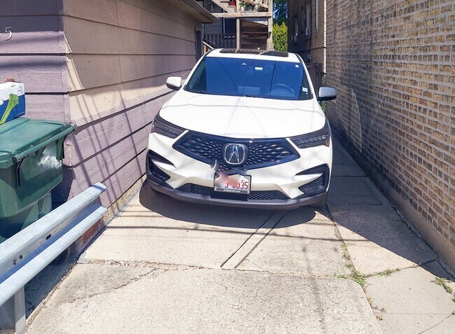 Building Photo - 4835 Lee St