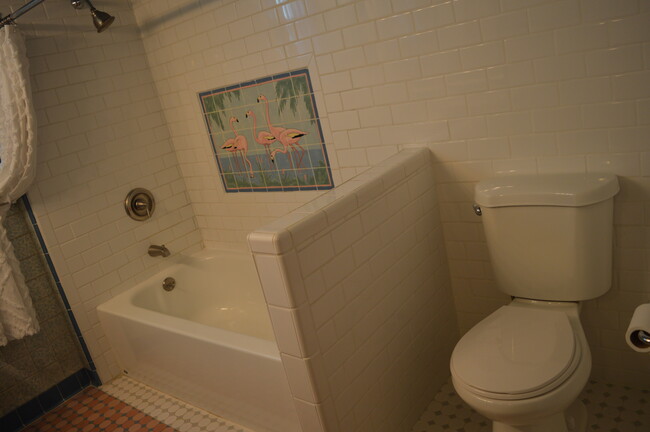 Main Bathroom - 1200 Easton Rd